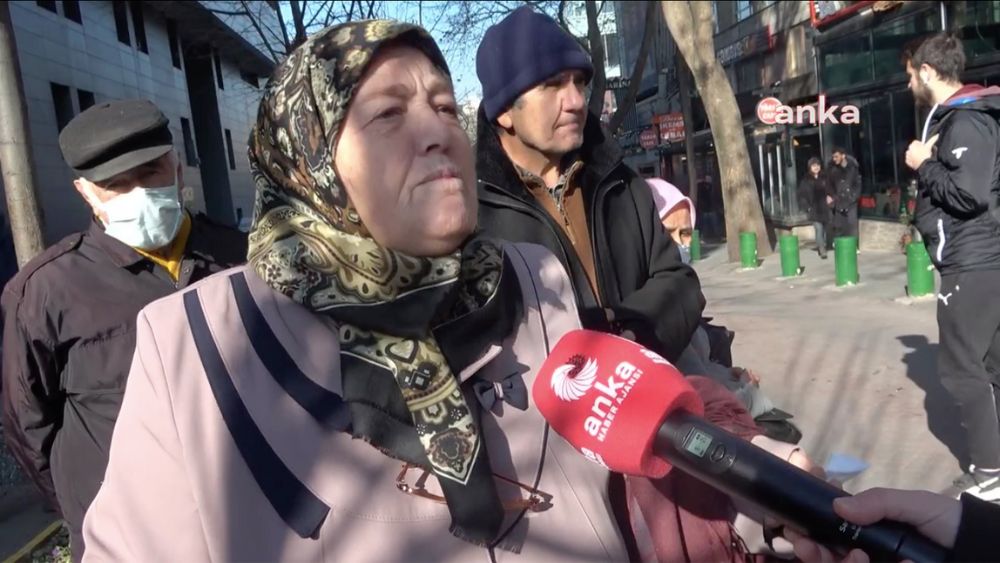 Zengin aldı başını gidiyor, fakir çilesini çekiyor...