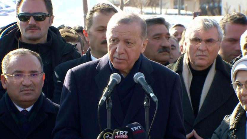 Erdoğan: Deprem bölgesinde can kaybı 21 bin 43'e ulaştı