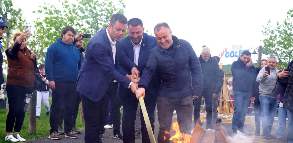 Dilekler Ağaca Asıldı