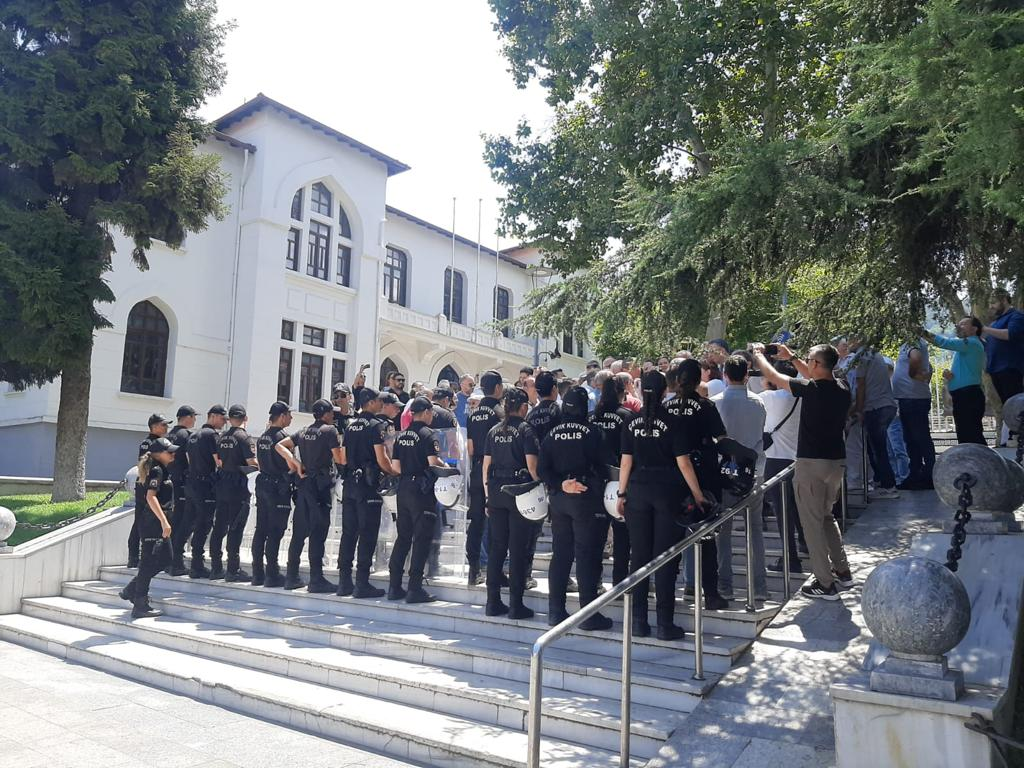 KANUNLAR SÜS İÇİN Mİ VAR!