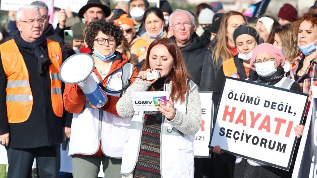 LÖSEV ERGENE’DE  NEHİRDEKİ ZEHİRLENME ALARM VERİYOR