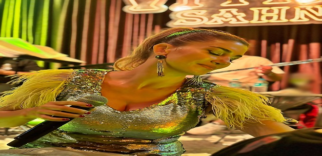 Nadide Sultan sahnede hüzünlendi