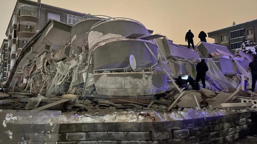 AFAD'dan açıklama: Yıkılan bina sayısı 5 bin 606