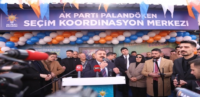Miting alanını aratmayan açılış programı renkli görüntülere sahne oldu. 