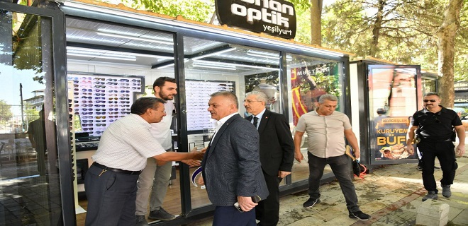 Vali Ersin Yazıcı, Şehit Hamit Fendoğlu Cadde (Kanalboyu) Esnafını ziyaret etti.