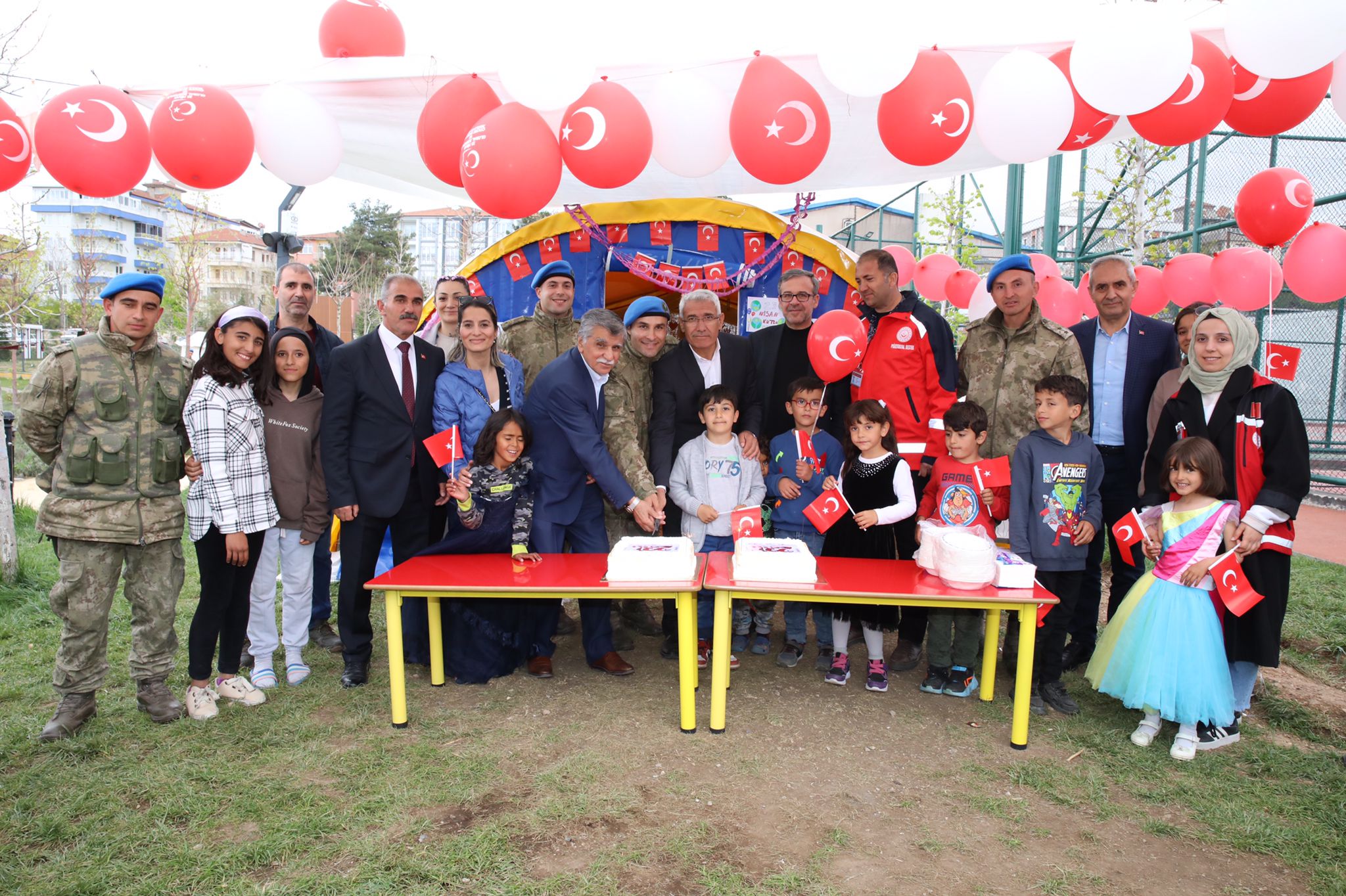 Çadır Kentte Çocuklar İçin 23 Nisan Etkinliği Düzenledi