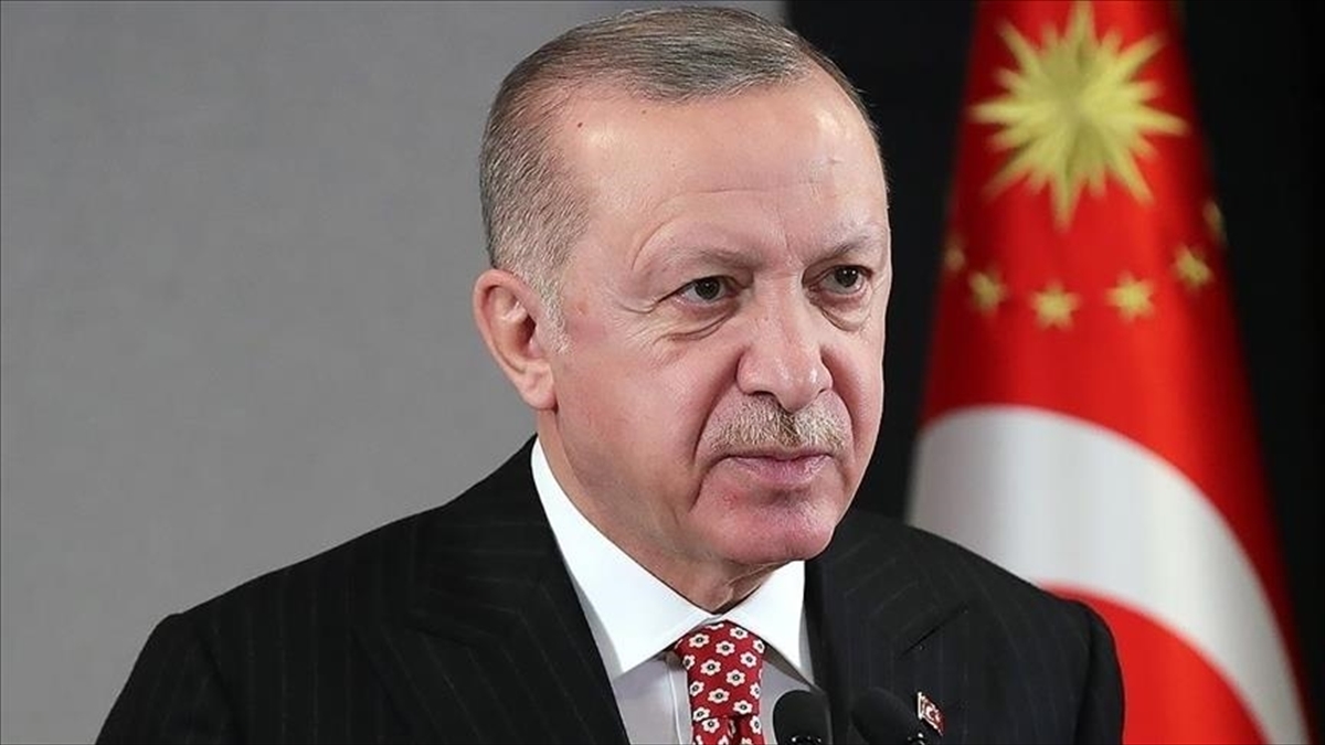 Cumhurbaşkanı Erdoğan: Ülkemizin demokrasi ve kalkınma atılımlarını tasarlarken en çok gençlerimize güveniyoruz