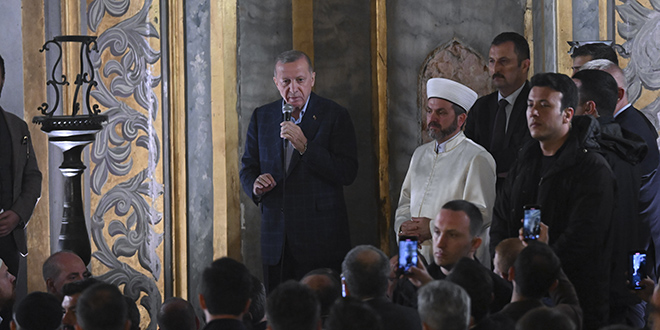 Cumhurbaşkanı Erdoğan, Ayasofya-i Kebir Cami-i Şerifi'nde namaz kıldı, Kur'an okudu
