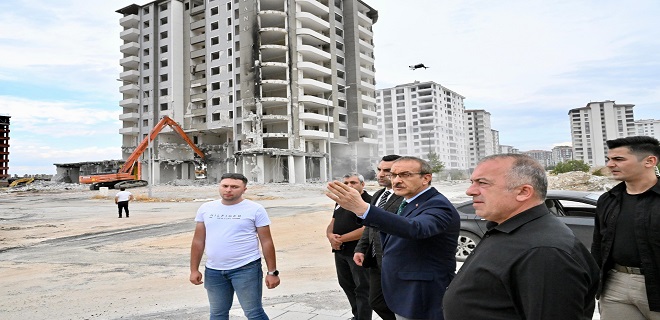 Vali Seddar Yavuz, Yıkım Süreci Devam Eden Binaların Olduğu Alanlarda İncelemelerde Bulundu.