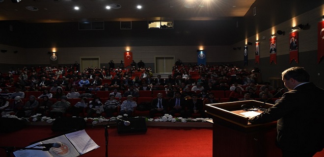 Malatya Turgut Özal Üniversitesinde 14 Mart Tıp Bayramı kutlama programı düzenlendi. 