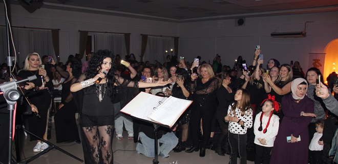 ŞAHSENEM 500 KADINLA EĞLENDİ